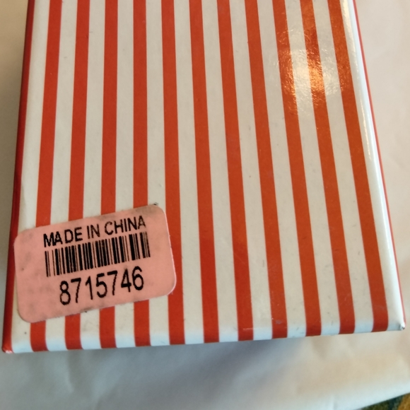 Austrian crystal Chevron pattern stretch bracelet watch. - Picture 5 of 5